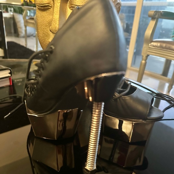 Excellent condition, black high heels - Picture 3 of 8